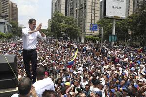 Luego del fallido alzamiento, Guaidó busca rearmarse con huelgas y protestas