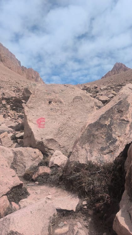 Guardaparques identificaron un total de 20 grafitis en las rocas de la reserva