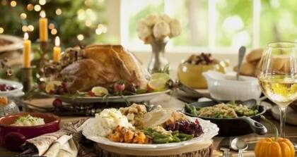 “Guardar tu estómago para la cena no es una buena estrategia y no es saludable”, dice la nutricionista Luiza Mattar