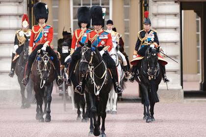 Guardias a caballo en la ceremonia Trooping the Color en Horse Guards Parade en el centro de Londres, para celebrar el cumpleaños del Rey Carlos III.