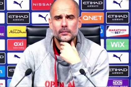 Guardiola en diciembre de 2020 con el buzo de Open Arms