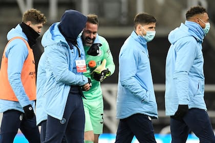 Guardiola definió a Carson, el arquero que debutó: "Es una persona increíble y les aporta muchísimo a los jóvenes y a los más experimentados"