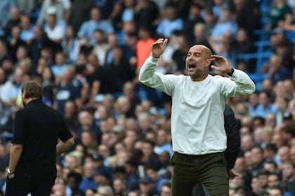 Guardiola, un entrenador de culto, llevó a Manchester City a la obtención de la Premier League