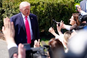 Israel hizo explotar un puente estratégico y atacó una ruta en el Líbano