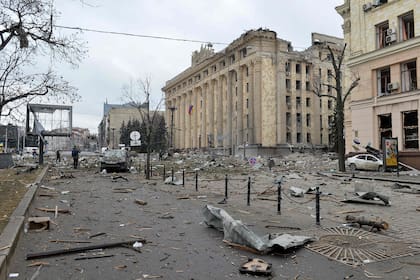 Tras el bombardeo al edificio del ayuntamiento todo el érea quedó destruida

