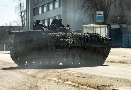 Un tanque militar ucraniano en una carretera en Kiev, el 22 de marzo de 2022