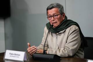 Guerrilla ELN dice estar dispuesta a salida negociada pero pone condiciones al gobierno colombiano