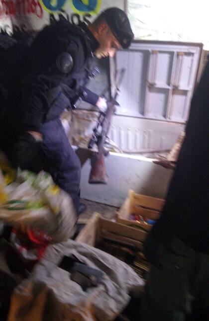 En un contenedor se almacenaban municiones para pistolas 9mm y cartuchos de escopeta