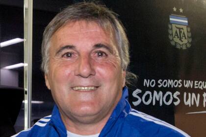 Gugnali, ayudante de campo de Pachorra, espera que siga como DT del seleccionado