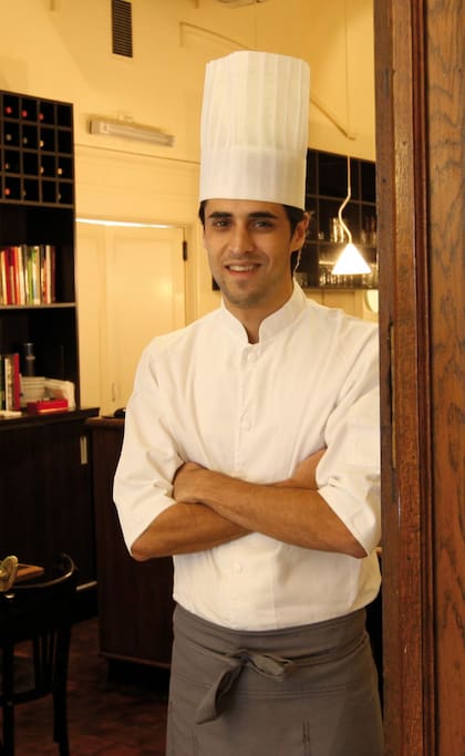 Me encantan los espárragos, siempre que sean de temporada. Todo lo que sé sobre ellos lo aprendí de tanto ir al Mercado Central, porque los libros de cocina dicen que es un producto de primavera, pero esta estación en cada región es distinta.