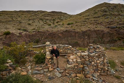 Guido Altamira en un colina donde Araujo subía para tener señal de handy y comunicarse con otras personas; allí fue capturado