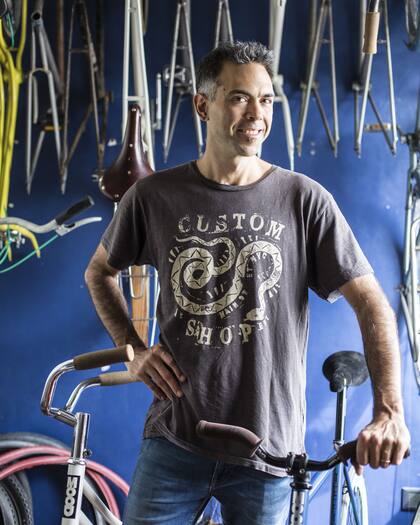 Guido Bonfiglio (39) Bikesmood. Le gusta: “La emoción de mis clientes al ver la bici”.