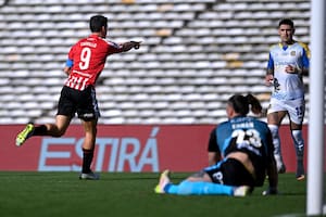 El Estudiantes de Verón golea al Rosario Central de Di María, que juega con 10 por la roja a Ibarra