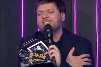 Guido Kaczka emocionado al ver a un hombre igual a Lionel Messi en su programa