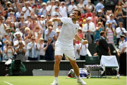 Guido Pella celebrando en Wimbledon 2019, cuando alcanzó los cuartos de final