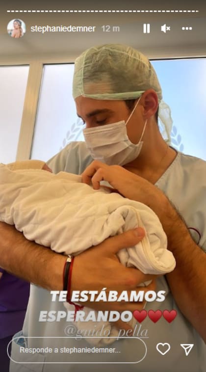 Guido Pella junto a Ariana, su hija recién nacida