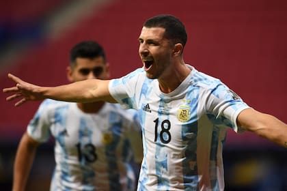Guido Rodriguez festeja su gol en la Copa América