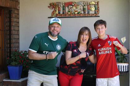 Guilherme, Patricia y Pietro, exhiben el amor por sus colores