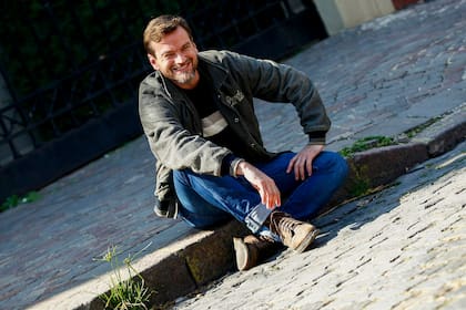 Guillermo Pfening está terminando de escribir el guion de Alice, que será su segundo film como director