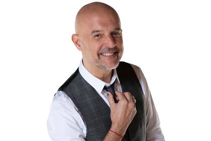 Sobre Santo sábado. "Es un programa con buenas intenciones, nada pretencioso, sin mala leche, en el que nos reímos de nosotros y de las cosas divertidas que deja la semana, sin ánimo de dañar"