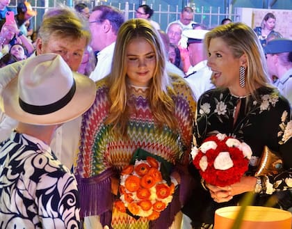 Guillermo, Amalia y Máxima, miembros de la familia real de los Páises Bajos, durante su visita oficial a Aruba