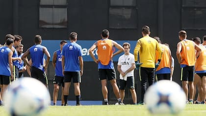 Guillermo habla con el plantel