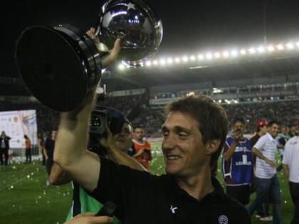 Guillermo Barros Schelotto fue el DT de Lanús cuando el granate ganó la Copa Sudamericana