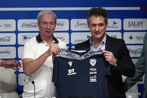 El Mellizo en Vélez: la alusión a Bianchi, nada de Boca y el único momento en el que se rió