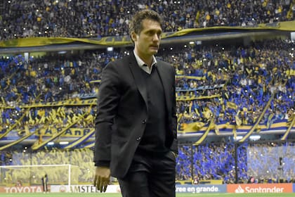 Guillermo Barros Schelotto en la Bombonera, como DT de Boca; el destino parece reservarle un segundo ciclo