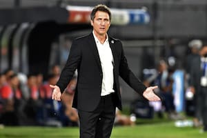 Guillermo Barros Schelotto, sin respuesta ante la acción desafortunada que derivó en la derrota paraguaya ante Chile; la selección guaraní quedó muy complicada en la ruta a Qatar
