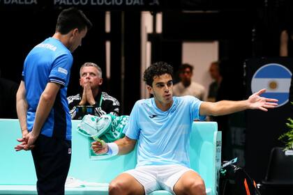 Guillermo Coria y Francisco Cerúndolo, en la serie de Copa Davis de septiembre pasado en Bolonia; el porteño no jugó el primer día