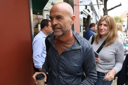 Guillermo Dietrich, ingresando a la reunión del Consejo Nacional de Pro