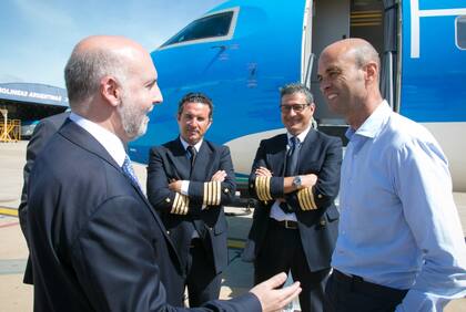 Guillermo Dietrich recibió el primer avión de la aerolínea Flyest