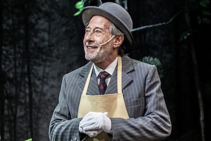 Guillermo Francella en el rol que inmortalizó Peter Sellers; la versión local es la primera que se realiza en teatro a nivel internacional