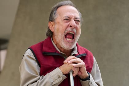 Guillermo Francella como Eliseo Basurto en la temporada 4 de El encargado
