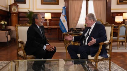 Guillermo Francella y Arturo Puig en una imagen del primer episodio de la cuarta temporada