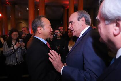 Guillermo Francos conversa con el embajador de China en Argentina