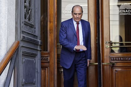 Guillermo Francos reunión con senadores dialoguistas.