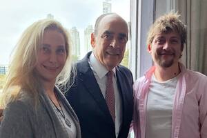 Guillermo Francos, Santiago Caputo y Karina Milei