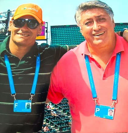 Guillermo junto a Alejandro, durante una cobertura periodística: "Fue mi ídolo, un tipo muy querido"