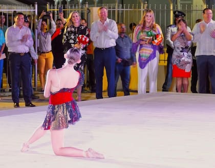 Guillermo, Máxima y Amalia disfrutaron del Festival, conocieron productos locales y aplaudieron las presentaciones de los artistas