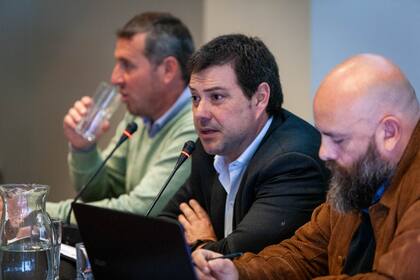 Guillermo Meliante, Ramón Canosa (intendente de Las Flores) y Bernardino Capra durante la 133° Exposición Rural de Palermo