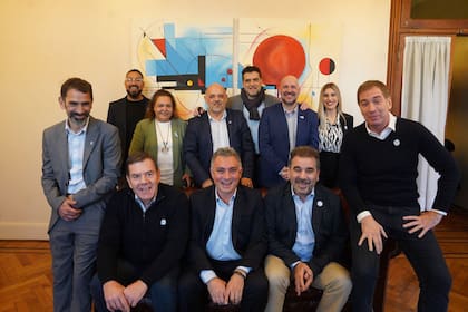 Guillermo Montenegro, Sebastián Pareja, Cristian Ritondo, Diego Santilli, Alejandro Carrancio, Carlos Curestis, Miriam Niveyro, Geraldine Calvella, Luciano Olivera y Juan Osaba, entre otros dirigentes de LLA y Pro