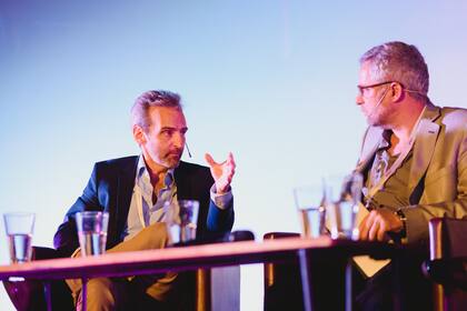 Guillermo Rivaben, gerente general de LA NACION, en diálogo con Gustavo Buchbinder, del IAB