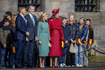 Guillermo y Máxima de Países Bajos le dan la bienvenida en Dam al rey Felipe VI y a Letizia de España (Photo by Remko de Waal / ANP / AFP) / Netherlands OUT�