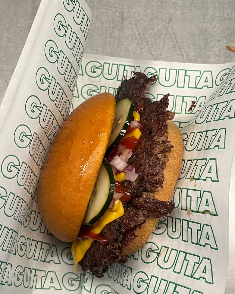 La ciencia detrás del sabor: cómo la técnica smash conquistó las hamburgueserías de Buenos Aires