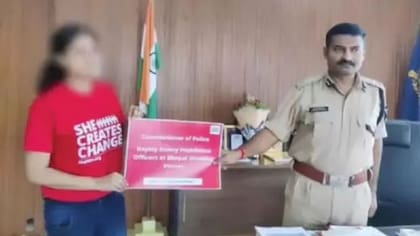 Gunjan se reunió con el comisionado de policía de Bhopal, Harinarayan Chari Mishra, para pedirle apoyo en su lucha contra la dote