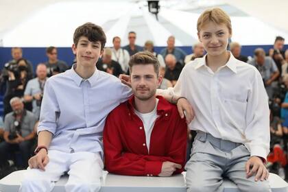 Gustav de Waele (Rémi), el director Lukas Dhont y Eden Dambrine (Léo) - Imagen: Google