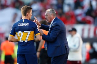 El pizarrón de Alfaro. 45 pelotazos al "doble 9" y un plan a mitad de camino