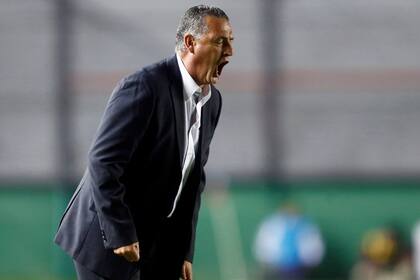 Gustavo Alfaro y su confianza ciega en su plantel